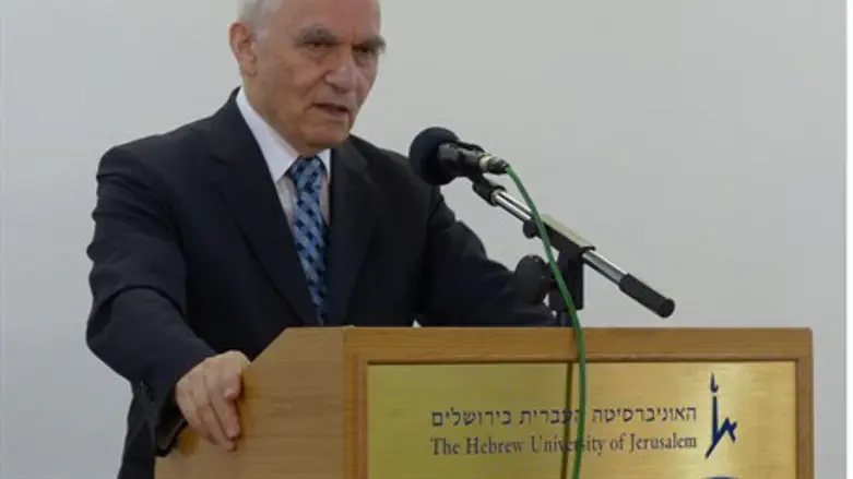 Former Turkish foreign minister Yashar Yakish