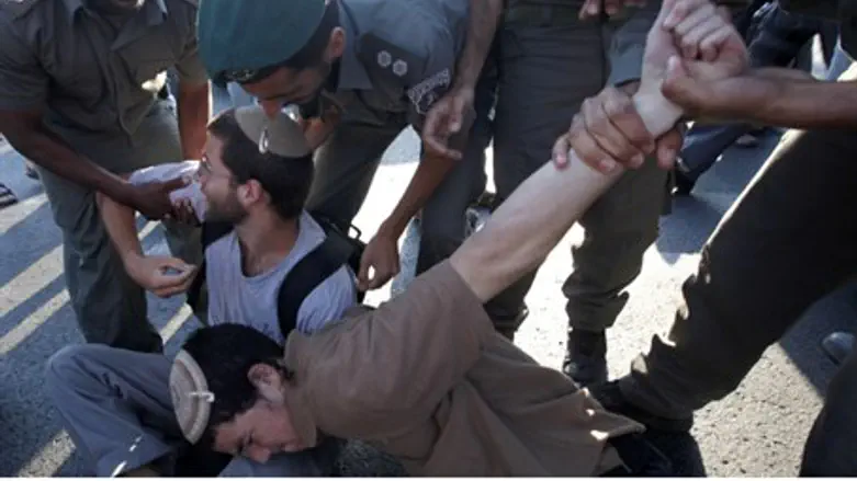 Nationalist activists arrested (illustration)