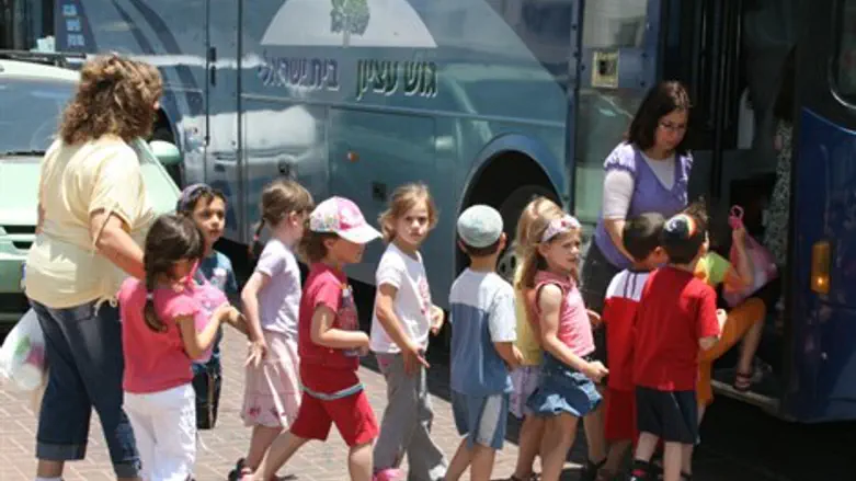 לאטובוס ולילדים אין קשר למוזכר בכתבה