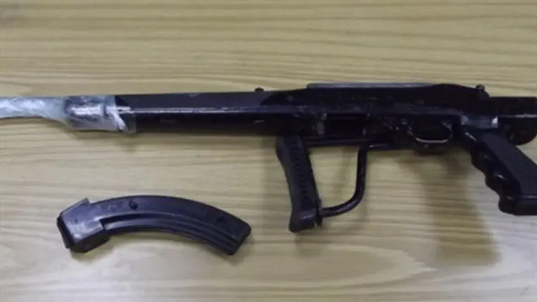 נשק לא חוקי. ארכיון