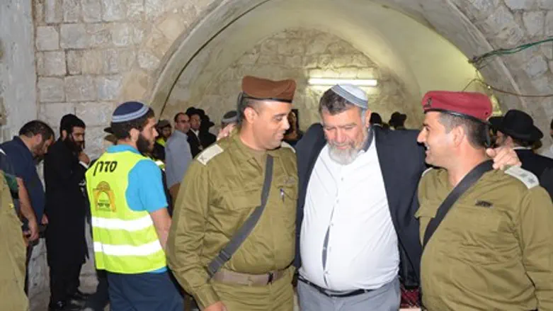 Гершон Месика с офицерами ЦАХАЛа