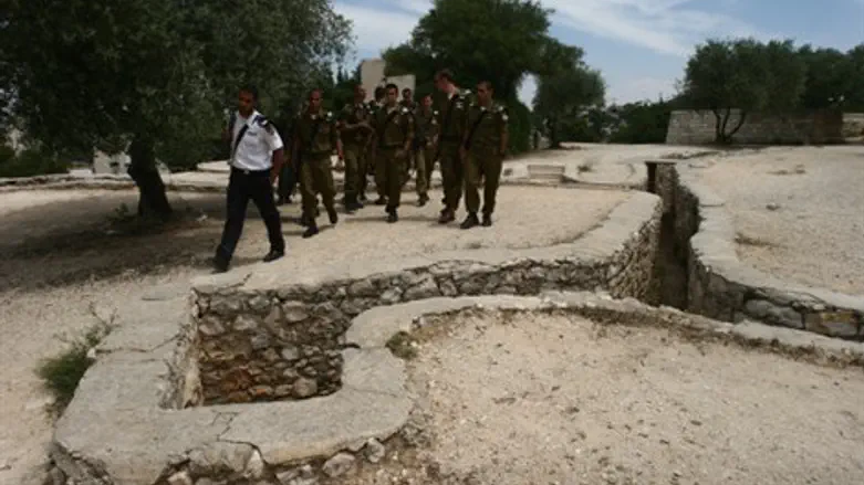 גבעת התחמושת. ארכיון