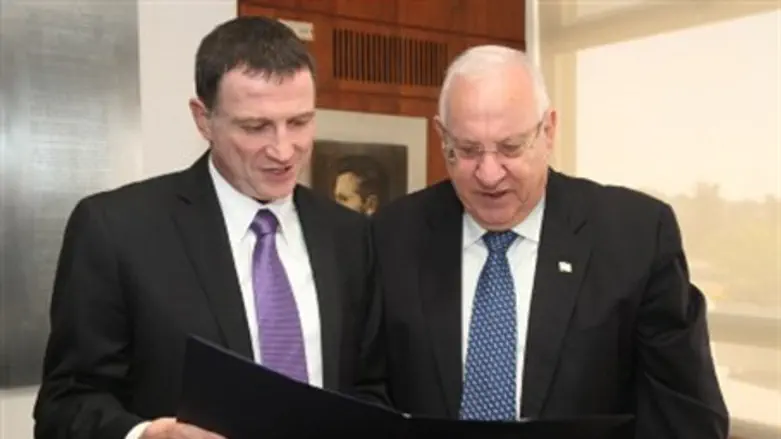 MK Rivlin presents candidacy to MK Edelstein