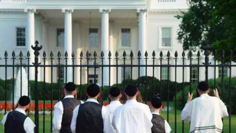 עדיין ידידים. הבית הלבן וחברים