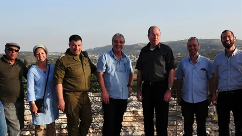 השר יעלון בבנימין