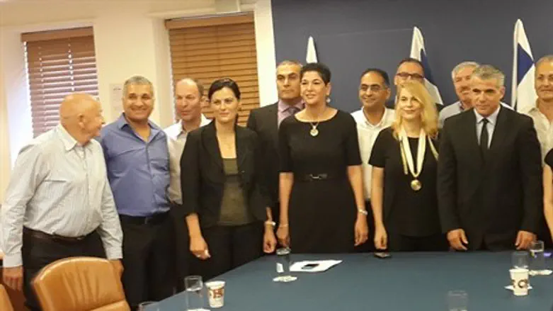 לפיד עם הדירקטורים, הבוקר