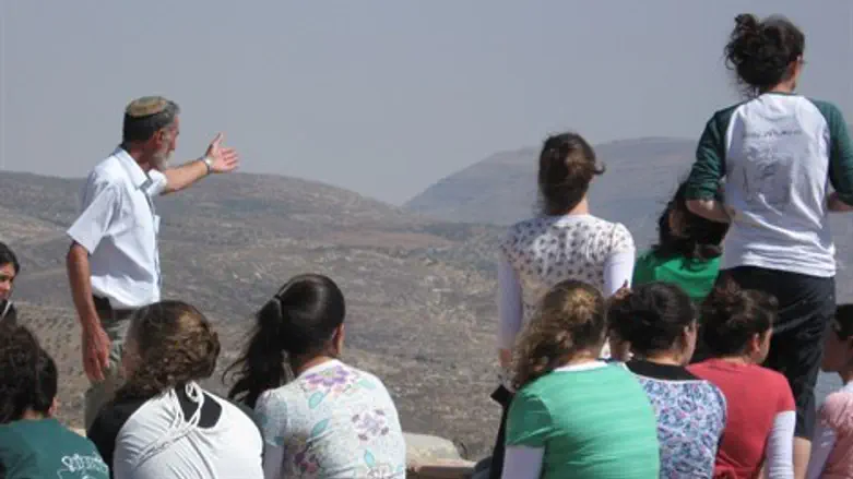 הנוער מוביל