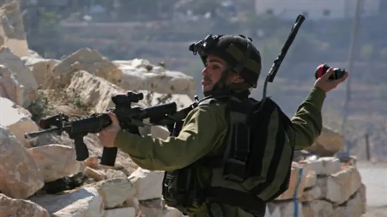 Stun grenades used against rioters (file)