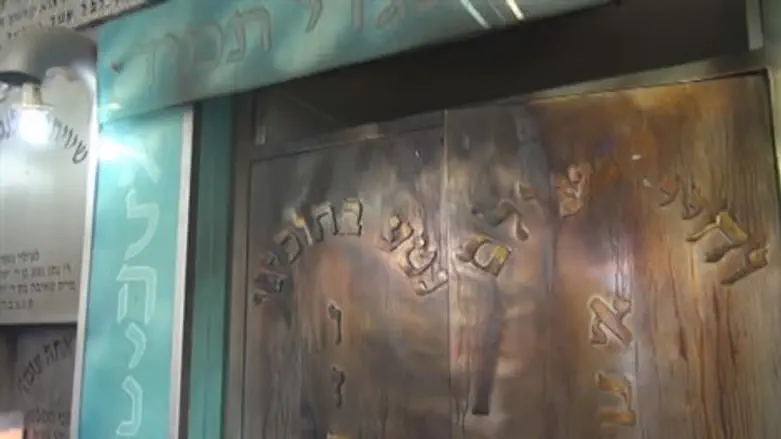 נזקי ההצתה בביה"כ בפ"ת