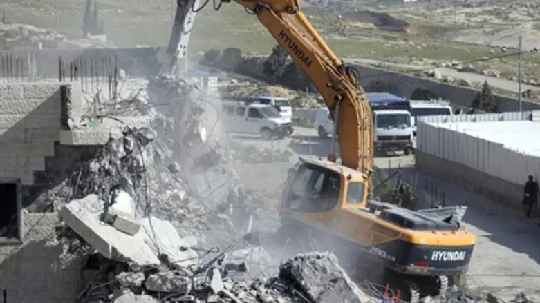 Illegal Arab building demolished (file)