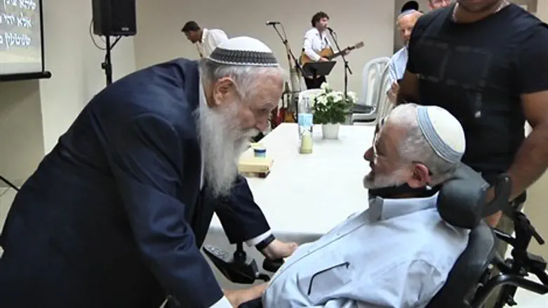 אהרון קנובלוך עם הרב דרוקמן