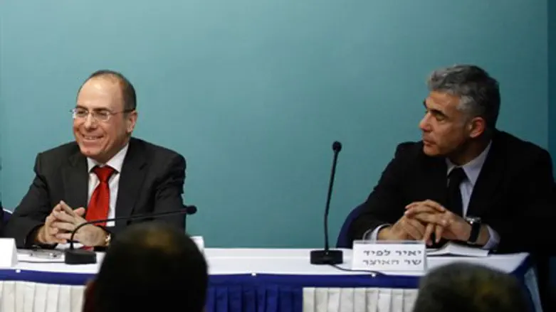 ישתפו פעולה. שלום ולפיד