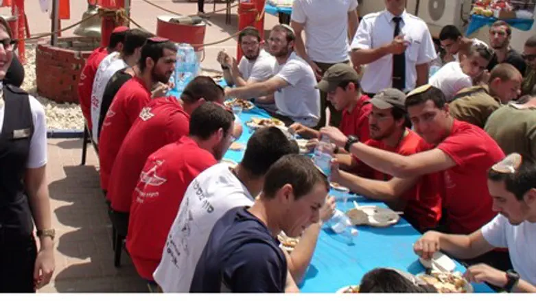 (illustrative)El-AL employees with IDF solid