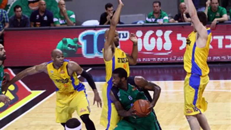 סמית' מנסה לבד. הערב