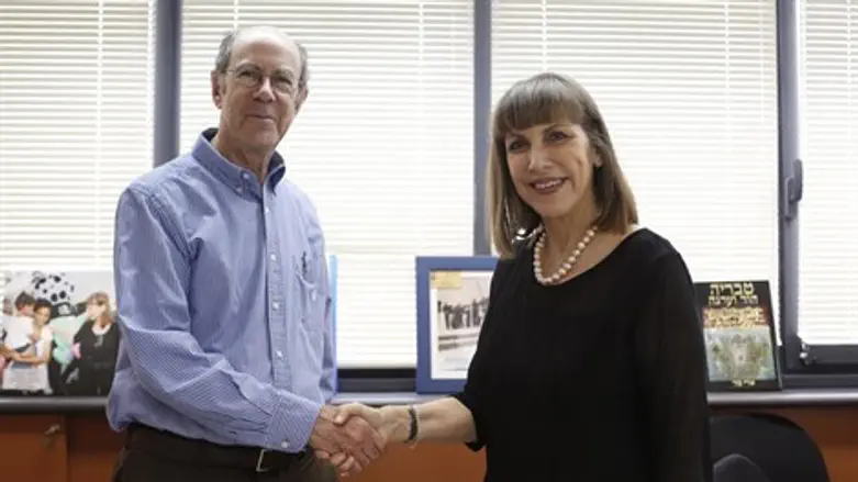 שרת התרבות עם השופט אדלר