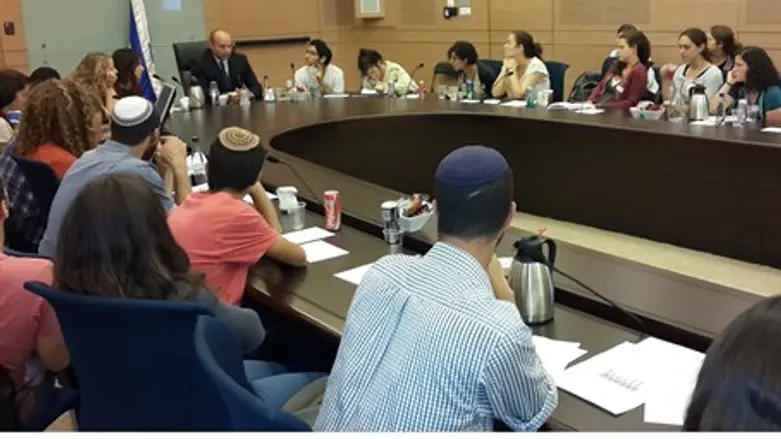 Bennett speaking to pre-military academy stud