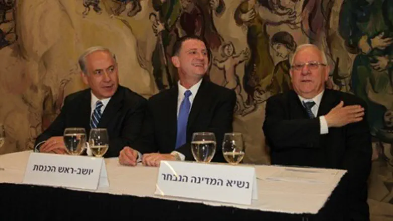 נתניהו ניצל מעצמו. עם ריבלין על הבמה