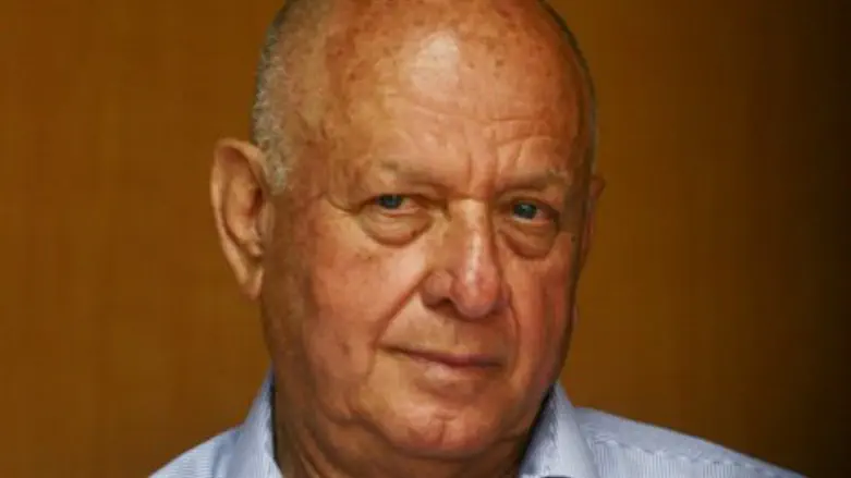 מגייס למאבק. דן תיכון