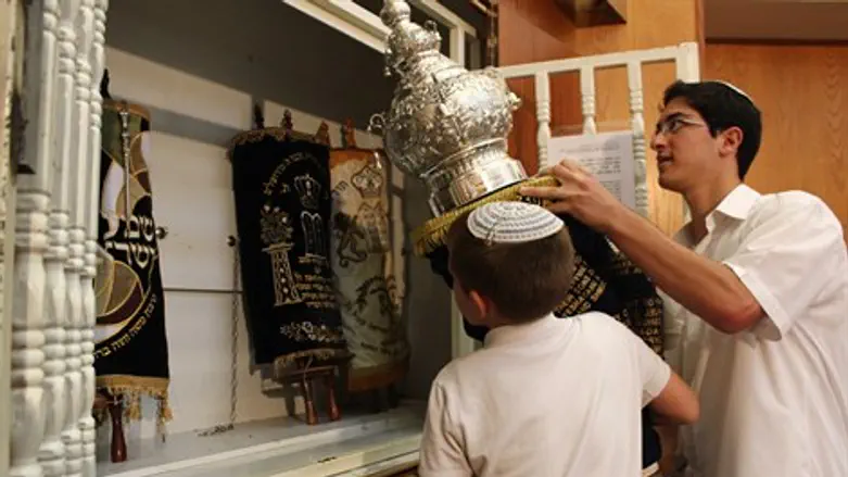 ספר תורה לעילוי נשמת נתנאל יהלומי הי"ד