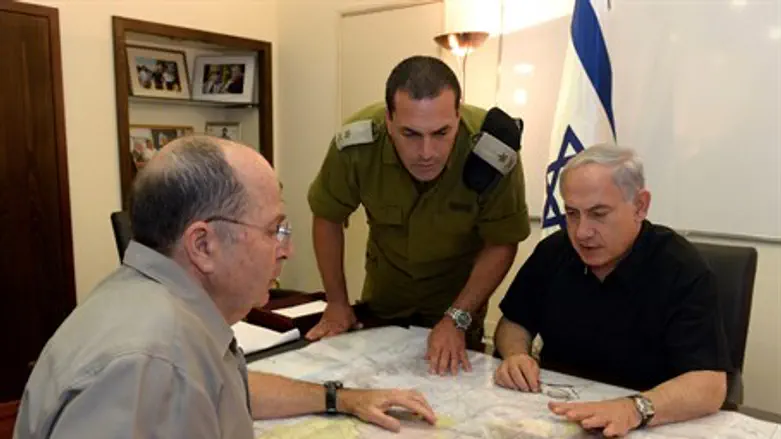 Netanyahu meets with Defense Minister Yaalon 