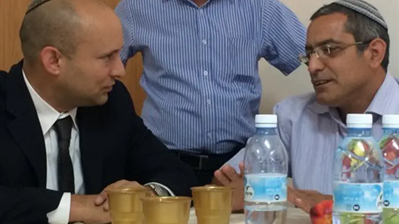 Нафтали Беннет посетил семью Эяля Ифраха