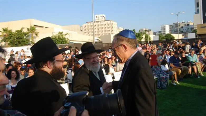 נתפללים לשלום החטופים