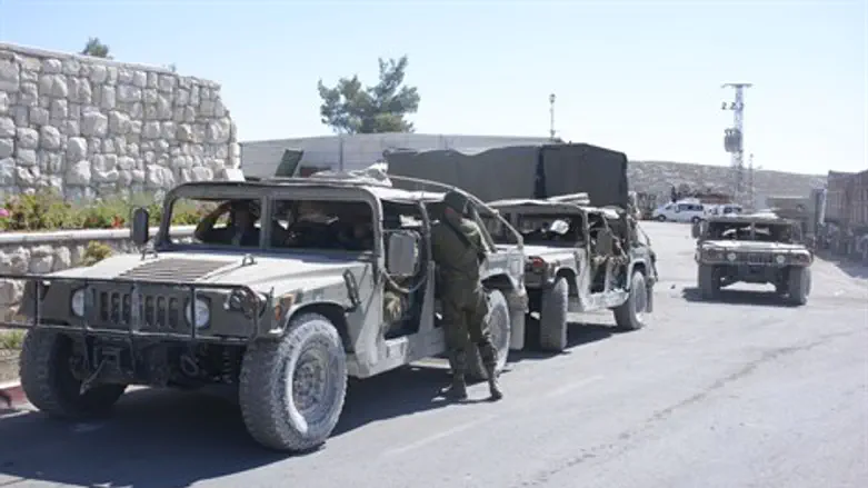 צנחנים בחיפוש אחר החטופים באזור חברון