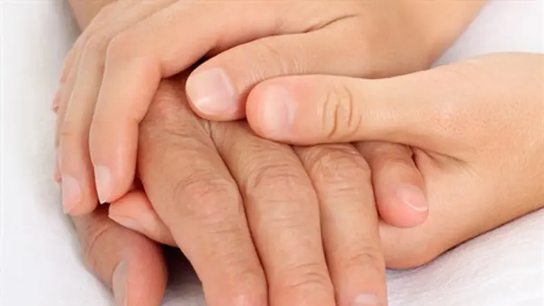 מקלים על היולדת