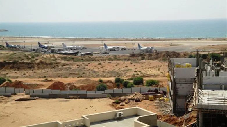 יפונה. שדה דב