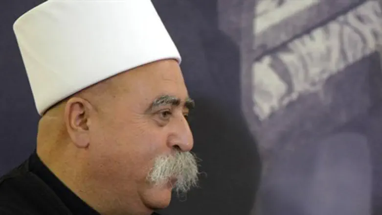 מחזק ומתפלל. שייח' טריף