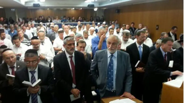 MKs pray in the Knesset