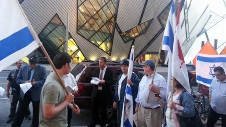 תפילות למען החטופים בטורונטו