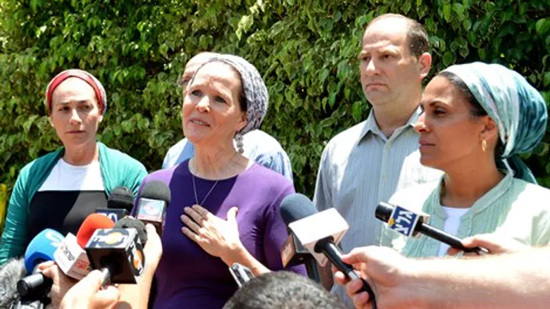 מופת של מסירות. שלוש האימהות