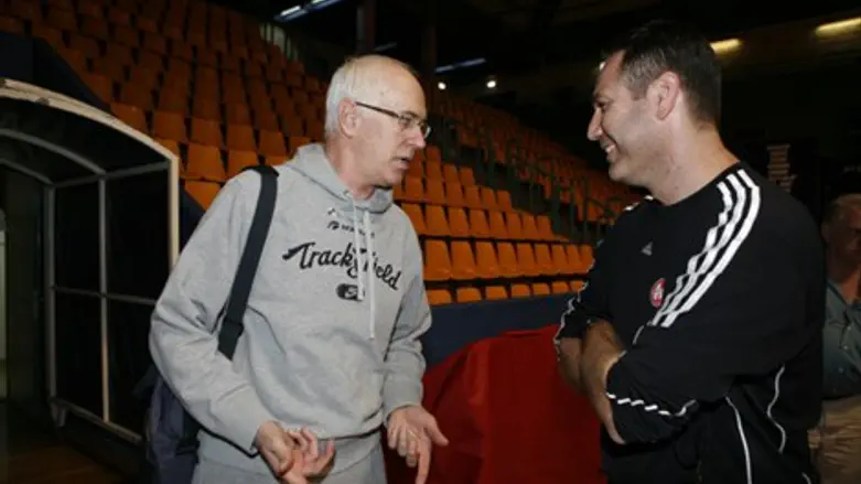 גודס ושיבק. שימש גם כעוזרו בנבחרת