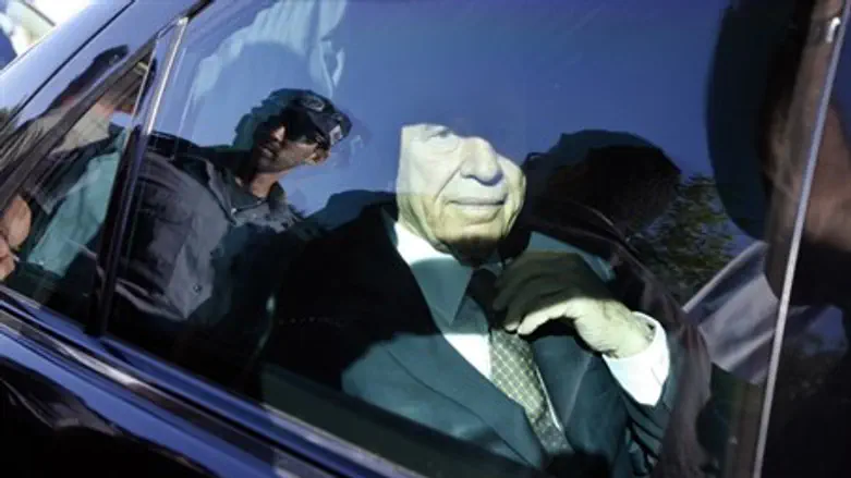 Shimon Peres in his car