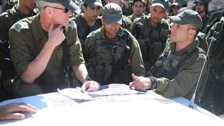 Lt. Gen. Gantz with troops