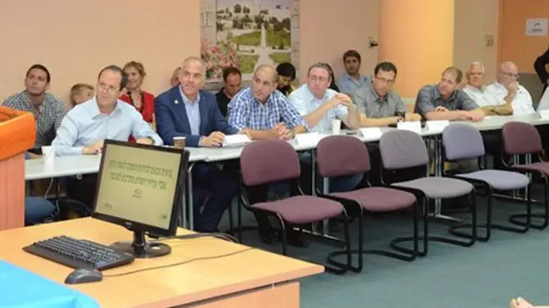 ברקת (משמאל) בהסמכת נאמני ניקיון