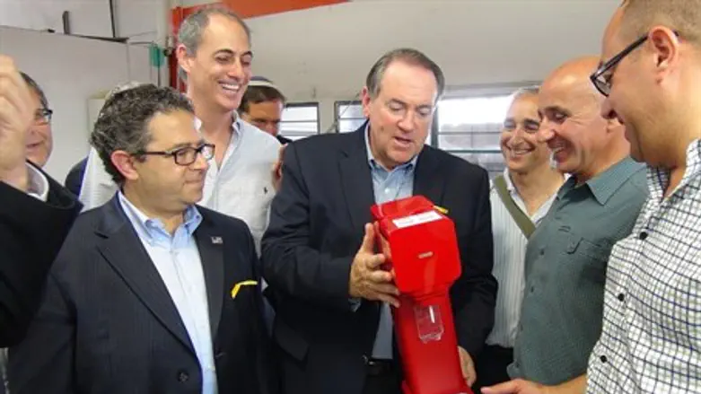Mike Huckabee at SodaStream's Kfar Adumim fac
