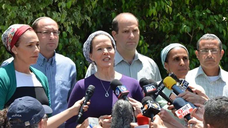 חברה עוטפת. הורי החטופים