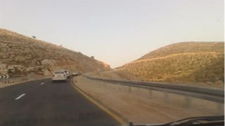 הכביש המוביל מגוש טלמונים 