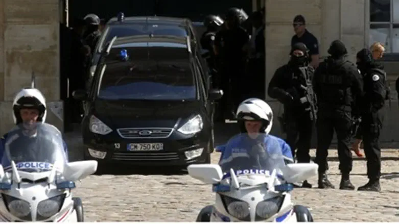 Nemmouche transported by French police