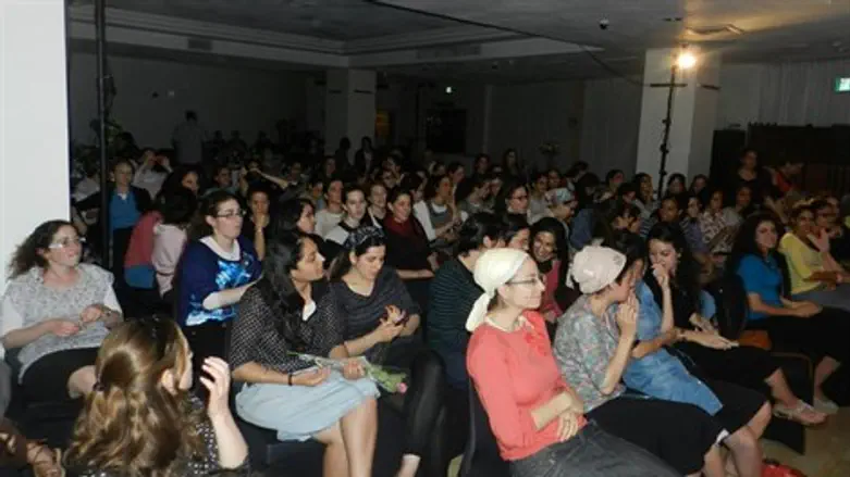 סטודנטיות בהופעה