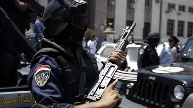 Egyptian policeman (file)