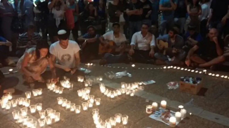 כיכר רבין. הערב