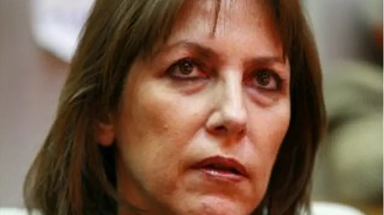 פגיעה בנוער. השרה לבנת