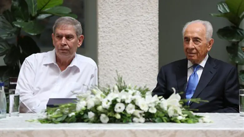 הנשיא פרס וראש המוסד תמיר פרדו