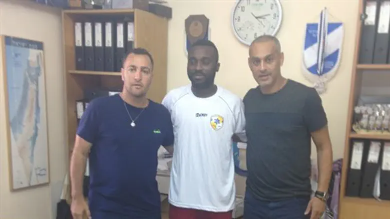 איילי עם זוזוט והסוכן אפי סופר