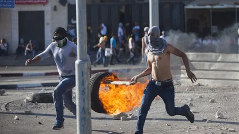 Arab rioters in Jerusalem