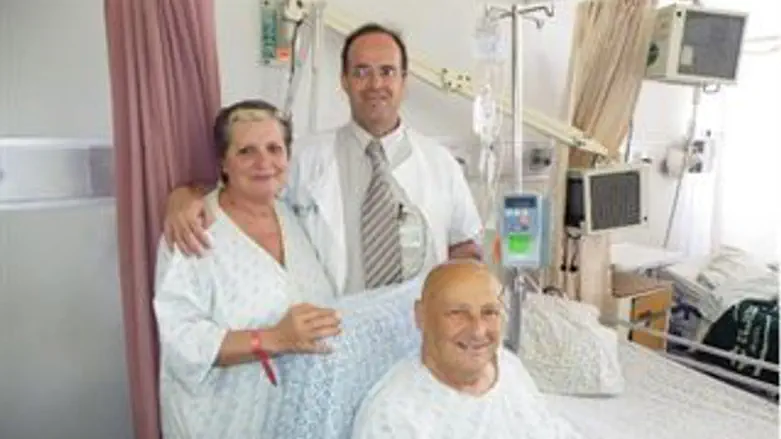 צילה ויוליו גלמן וד"ר אריה ביטרמן המנתח