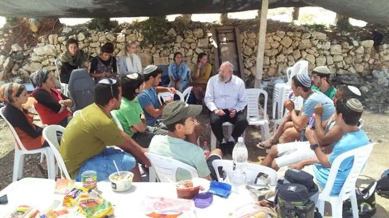 עם הרב אלישע וישלצקי במאהל